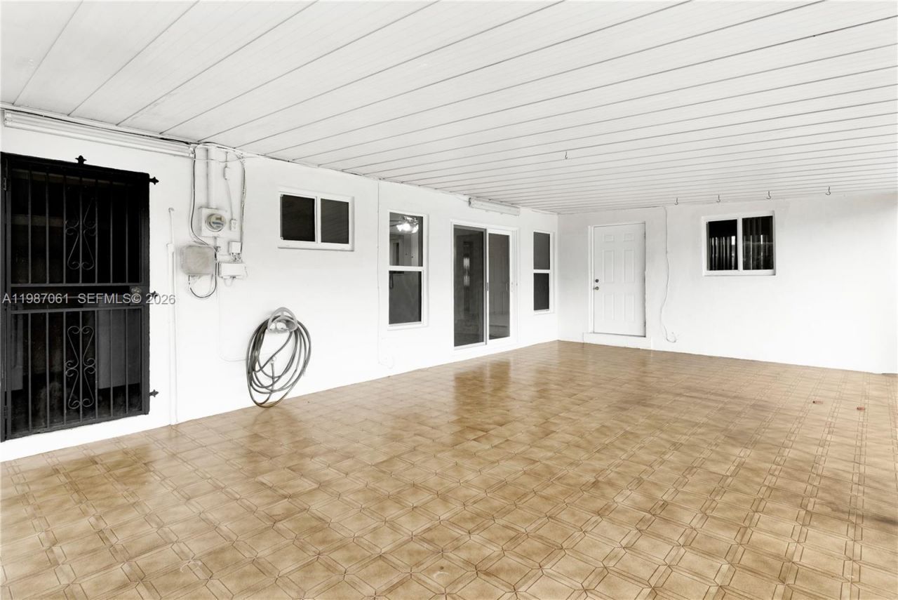 733 W 32 Street , Hialeah, FL 33012 Photo