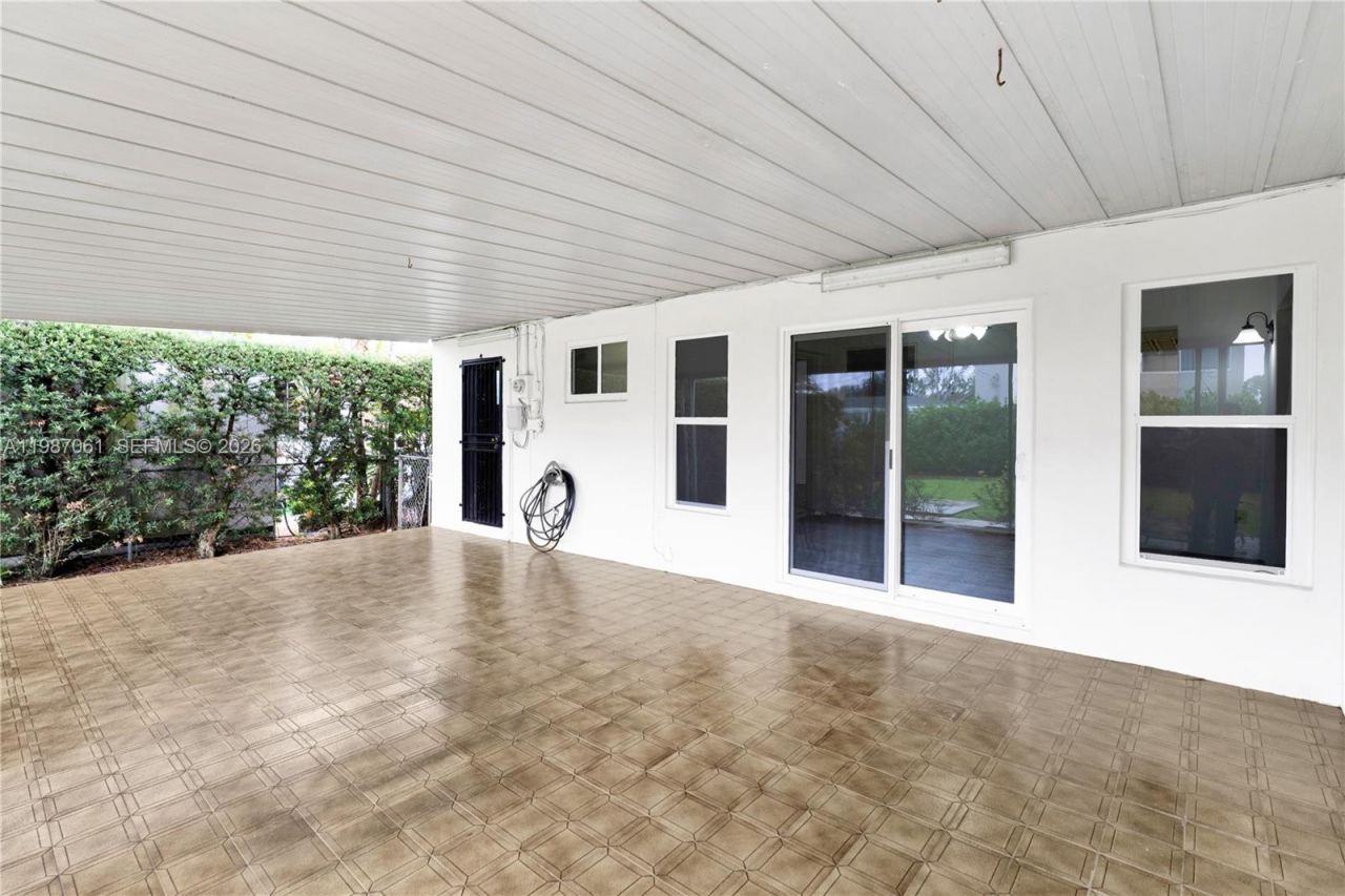 733 W 32 Street , Hialeah, FL 33012 Photo