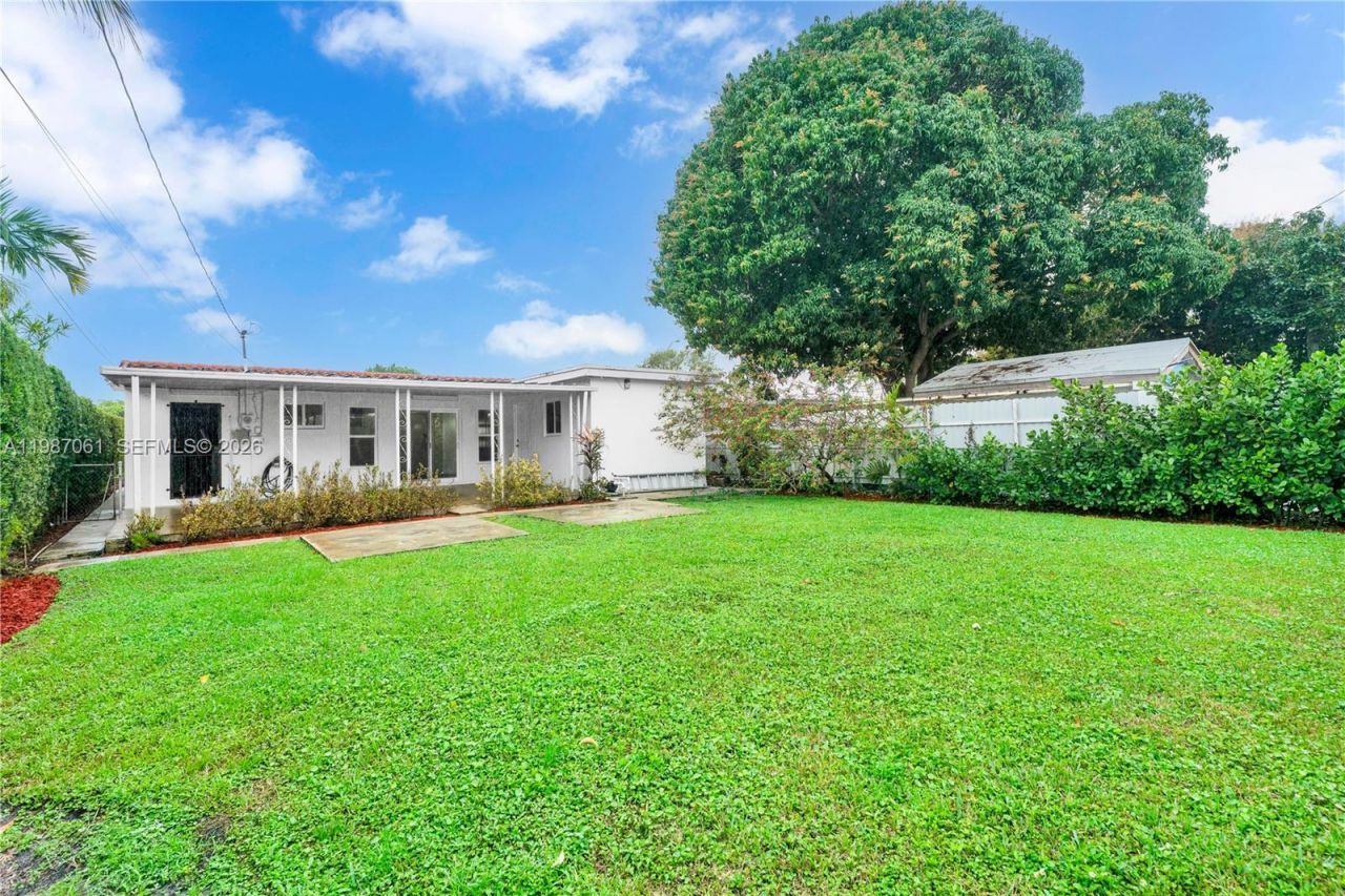 733 W 32 Street , Hialeah, FL 33012 Photo