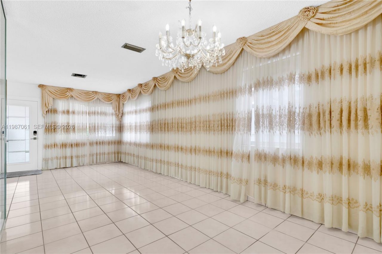 733 W 32 Street , Hialeah, FL 33012 Photo