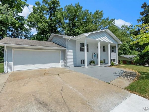 1912 Perryville Road , Cape Girardeau, MO 63701