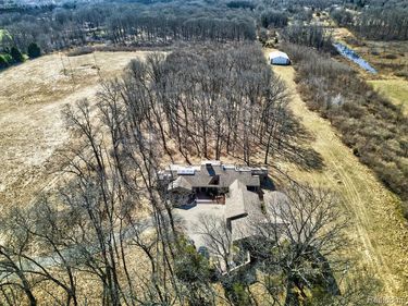2551 Patterson Lake Road, Putnam Twp, MI 48169