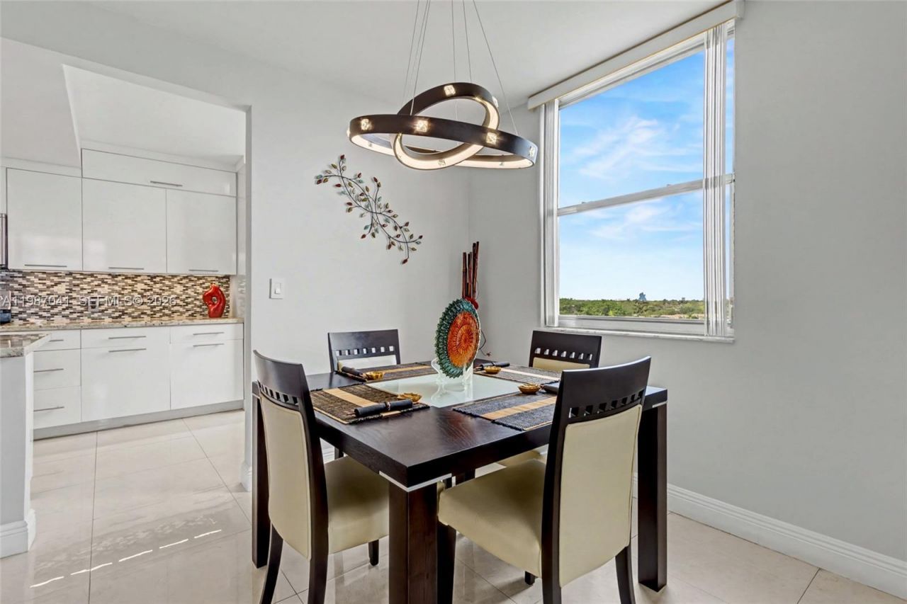 4330 Hillcrest Dr , Unit 619, Hollywood, FL 33021 Photo