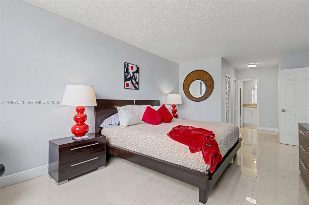 4330 Hillcrest Dr , Unit 619, Hollywood, FL 33021 Photo