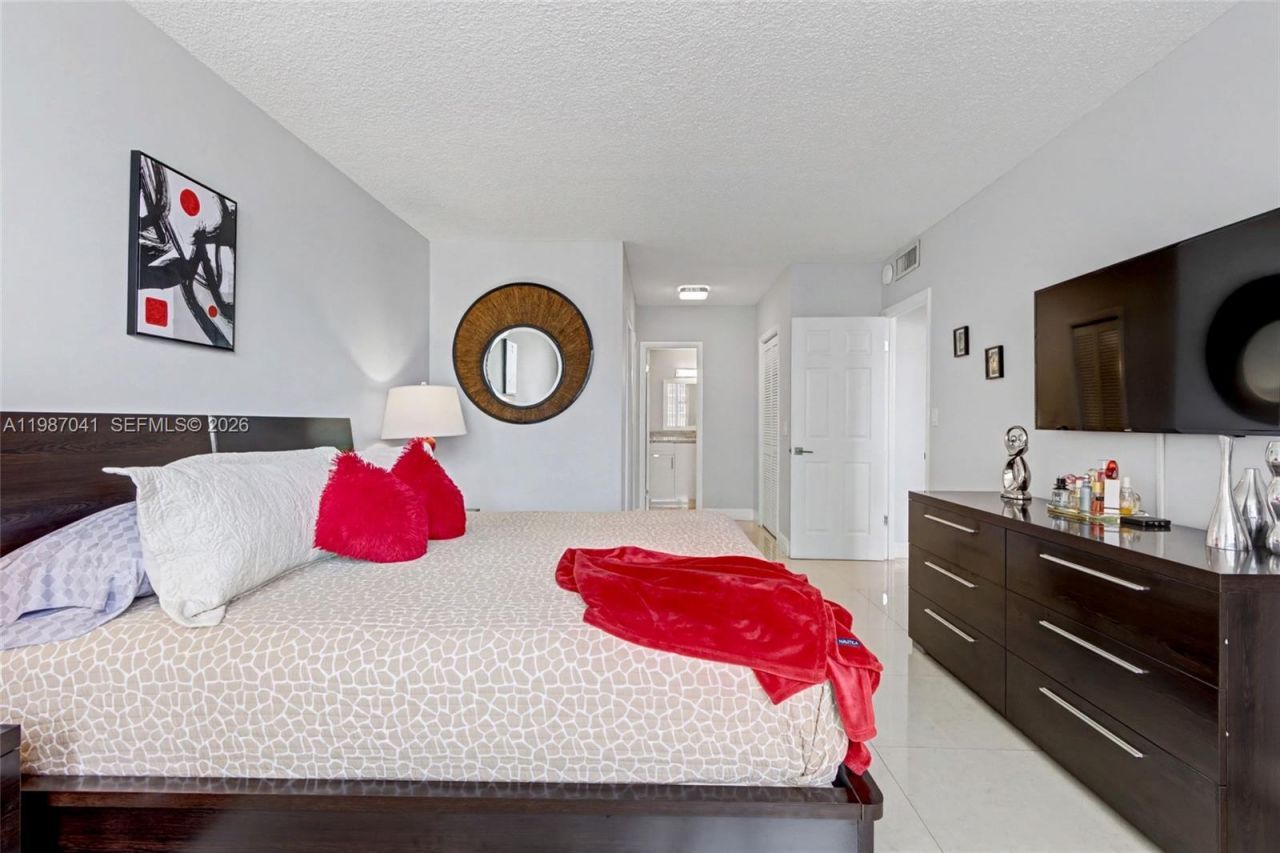 4330 Hillcrest Dr , Unit 619, Hollywood, FL 33021 Photo