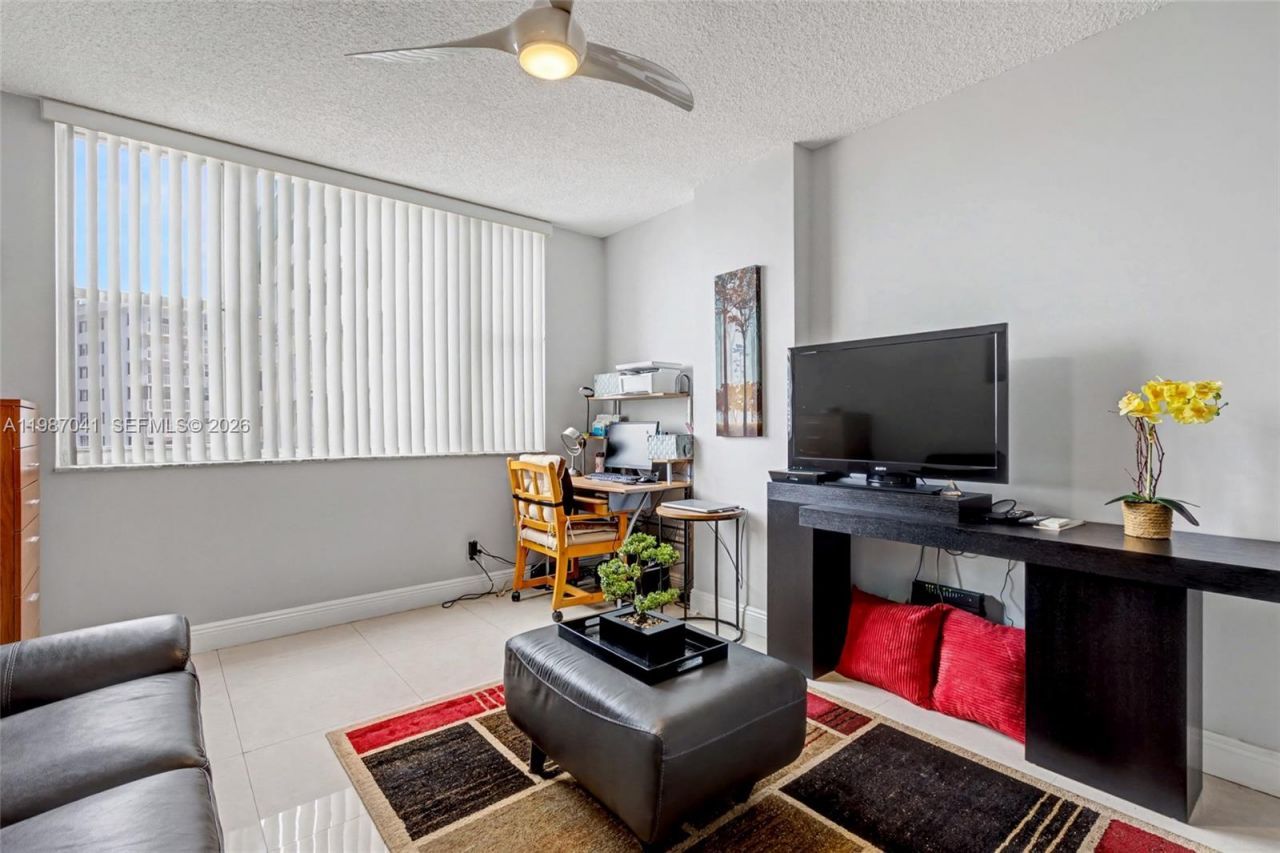 4330 Hillcrest Dr , Unit 619, Hollywood, FL 33021 Photo