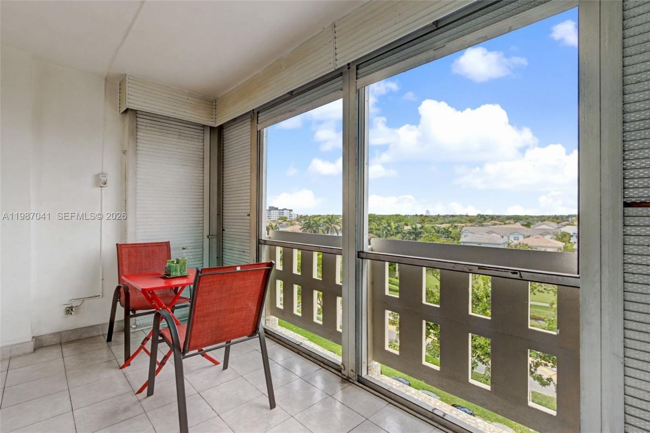 4330 Hillcrest Dr , Unit 619, Hollywood, FL 33021 Photo