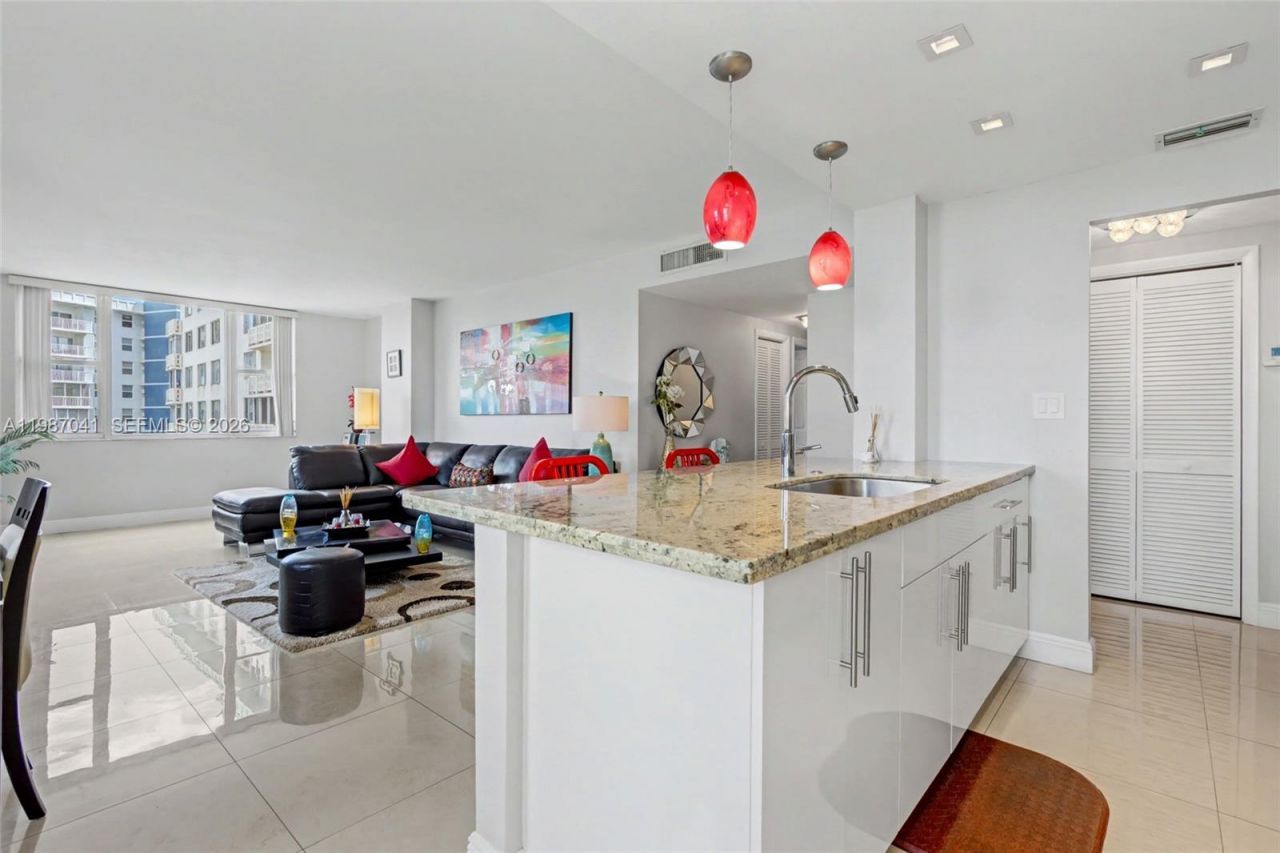 4330 Hillcrest Dr , Unit 619, Hollywood, FL 33021 Photo