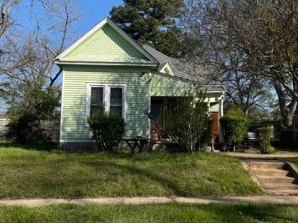 311 W Green Street, Palestine, TX 75801