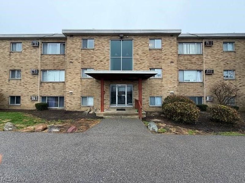 5200 Royalton Road, Unit A11, South Euclid, OH 44133 Photo 2