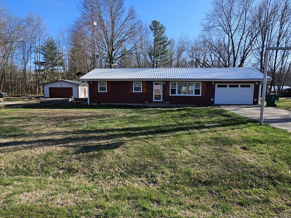 111 W Hickory Street , Bluford, IL 62814