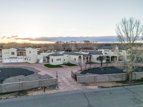 800 Salida Sandia SW, Albuquerque, NM 87105