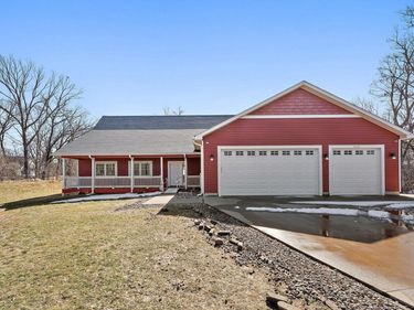 438 Wildwood Road, Mahtomedi, MN 55115