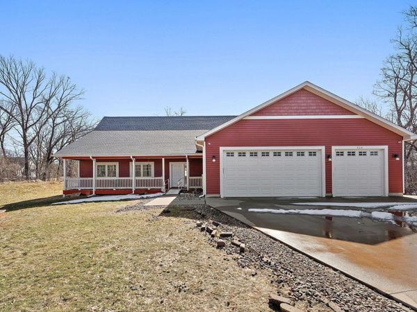 438 Wildwood Road , Mahtomedi, MN 55115