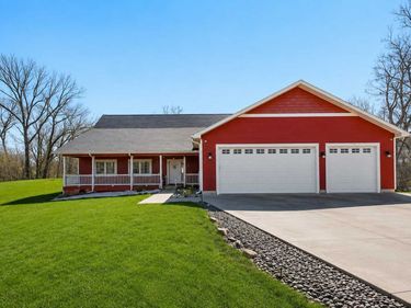 438 Wildwood Road, Mahtomedi, MN 55115
