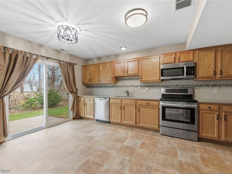 909 Lake Terrace Drive, Painesville, OH 44077 Photo 12