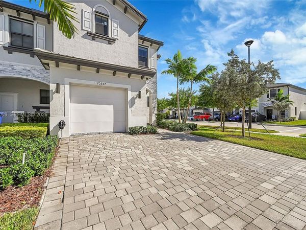 20357 NW 4th Path , Miami Gardens, FL 33169
