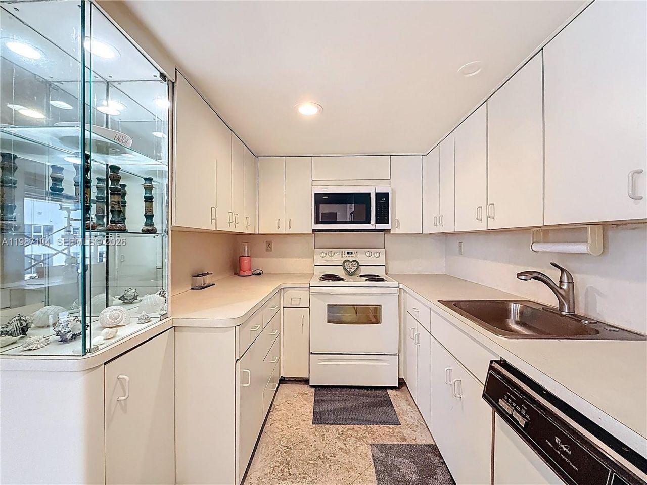 6061 Collins Ave , Unit 12D, Miami Beach, FL 33140 Photo