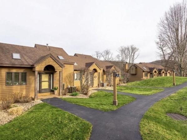 7 Creekwood, GALENA, IL 61036