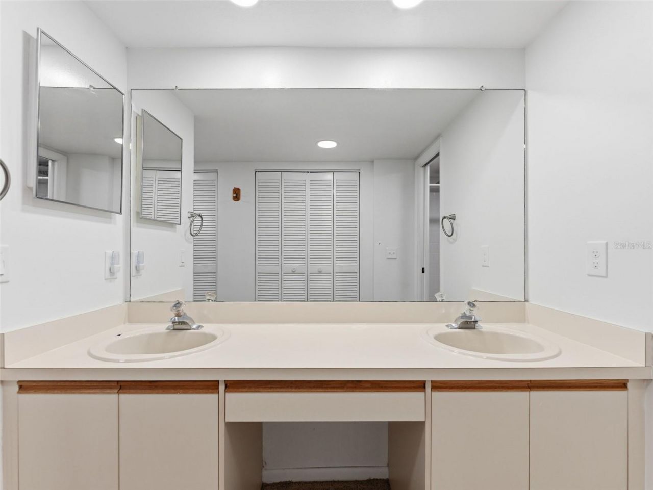 2055 Arbor Drive , Clearwater, FL 33760 Photo