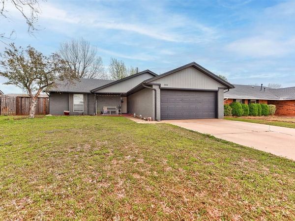 1004 S Neptune Road, Edmond, OK 73003