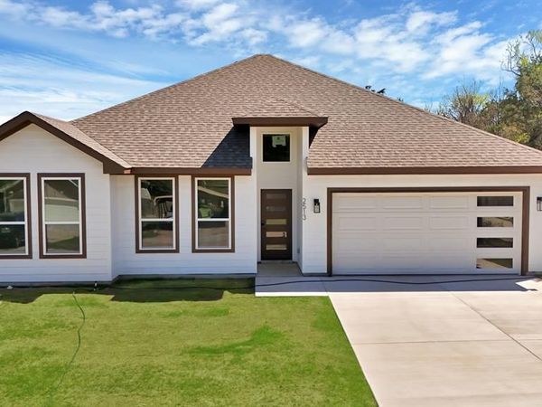 2513 Austin Court, Granbury, TX 76048
