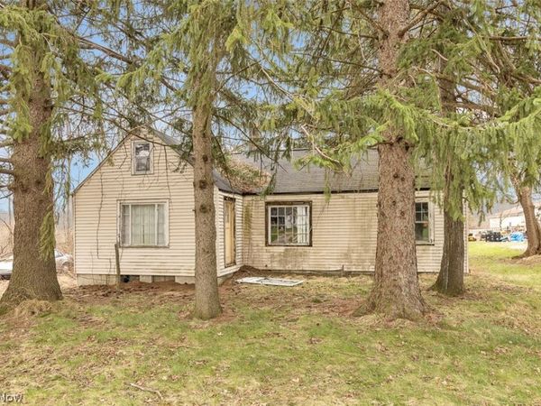 229 W 130th Street , Hinckley, OH 44233