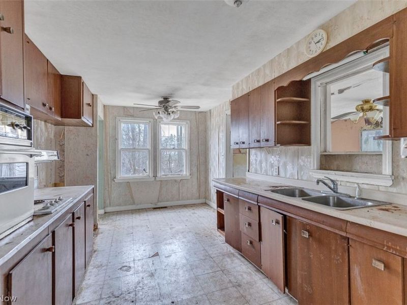 229 W 130th Street, Hinckley, OH 44233 Photo 10