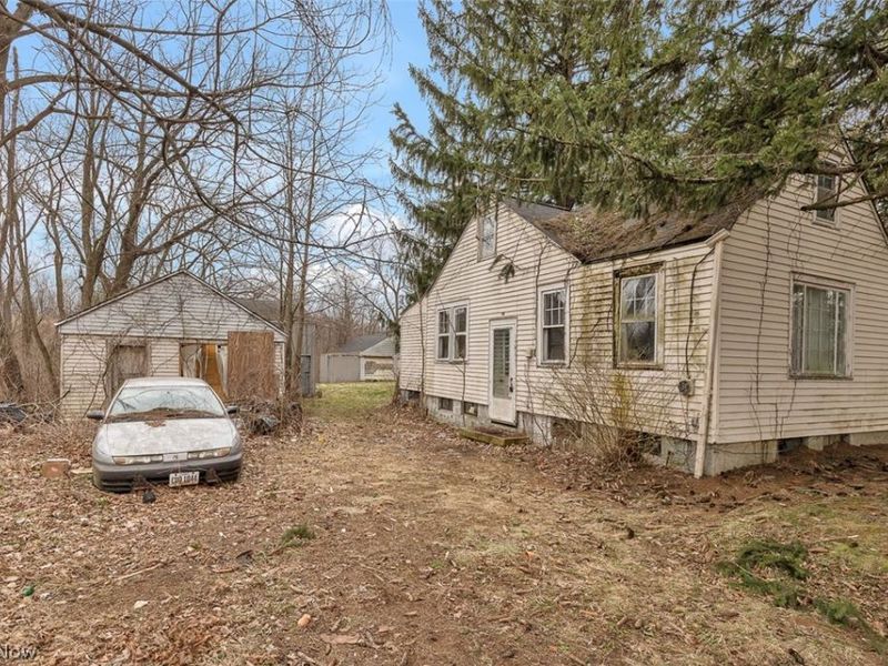 229 W 130th Street, Hinckley, OH 44233 Photo 2