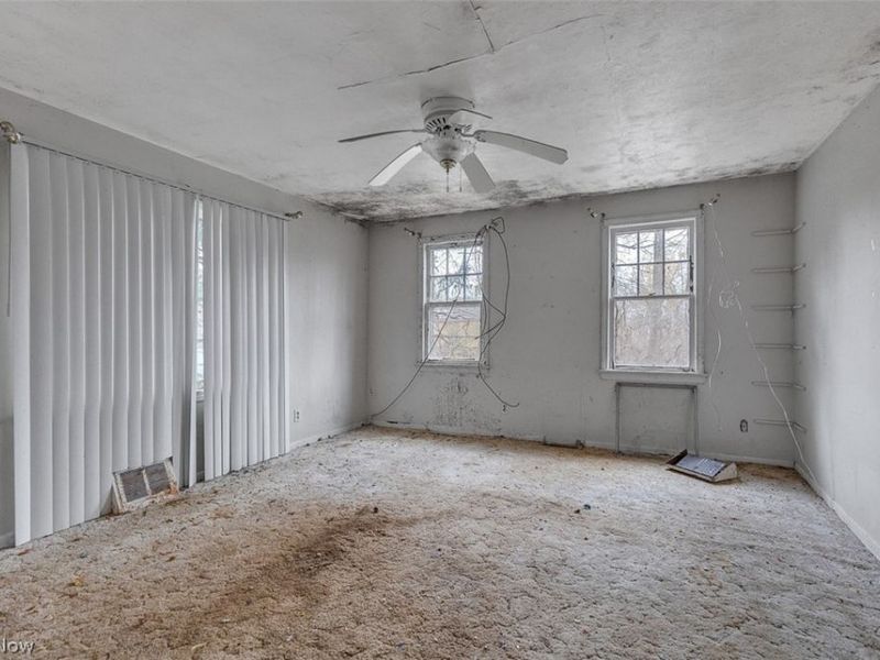 229 W 130th Street, Hinckley, OH 44233 Photo 4