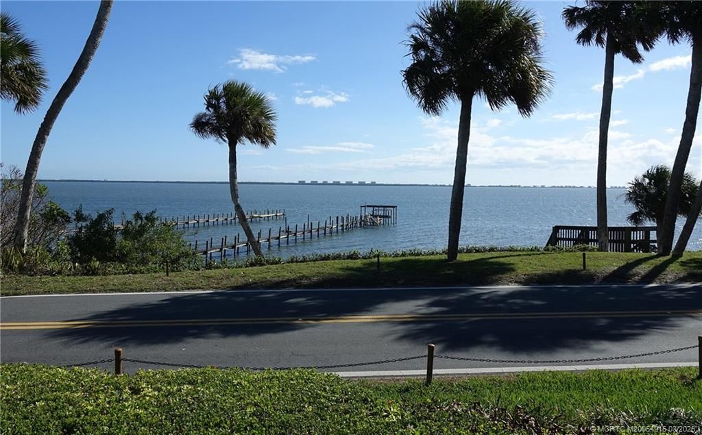 10205 S Indian River Drive, Fort Pierce, FL 34982 Photo