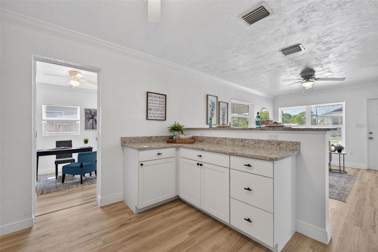 5627 Commonwealth Avenue N, Saint Petersburg, FL 33703 Photo