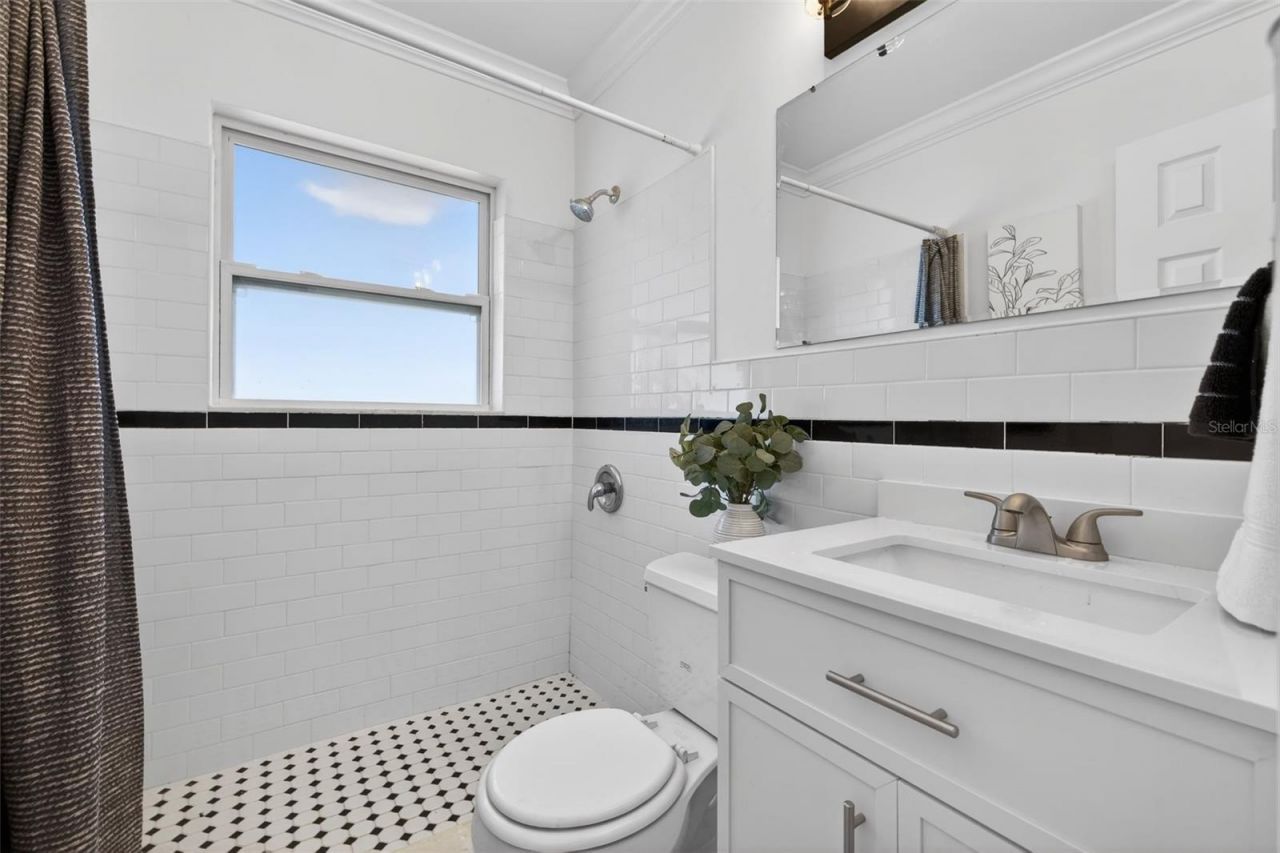 5627 Commonwealth Avenue N, Saint Petersburg, FL 33703 Photo