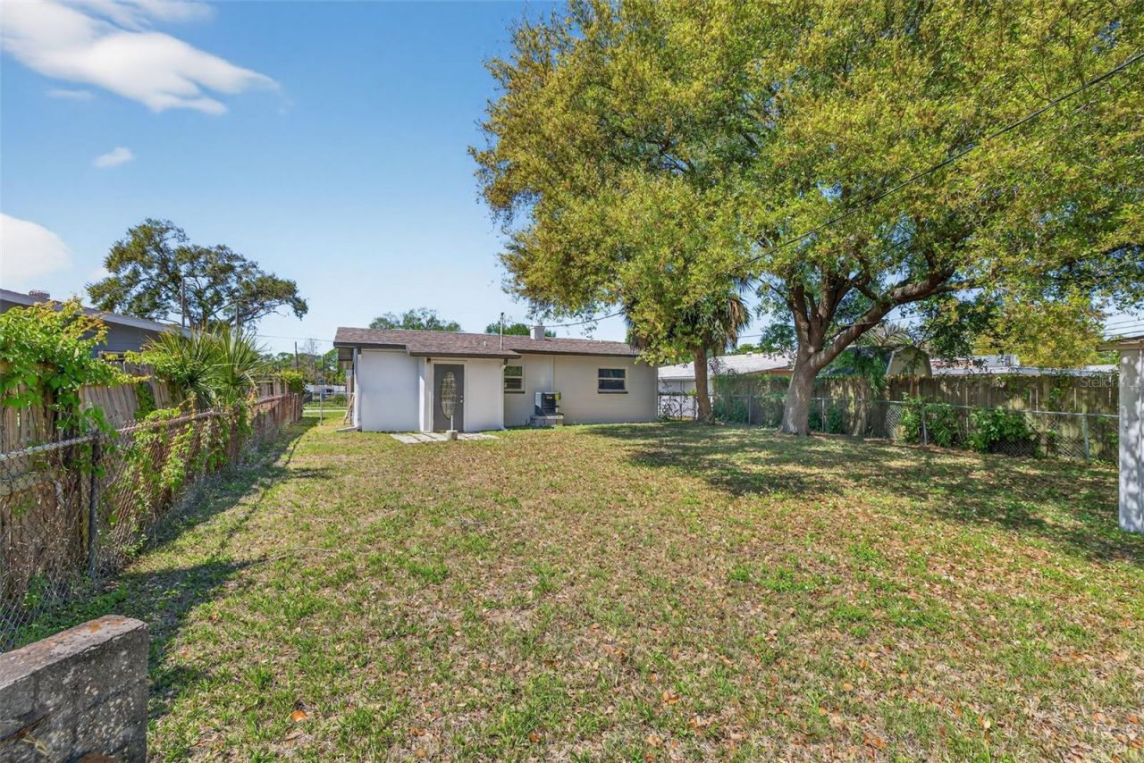 5627 Commonwealth Avenue N, Saint Petersburg, FL 33703 Photo