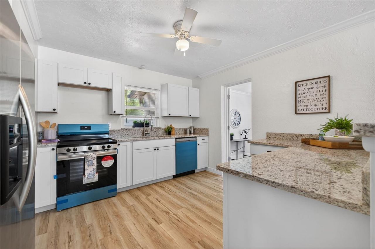 5627 Commonwealth Avenue N, Saint Petersburg, FL 33703 Photo