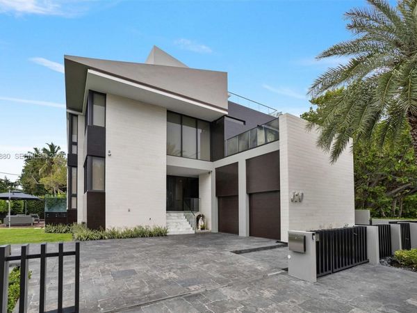 610 Harbor Cir , Key Biscayne, FL 33149