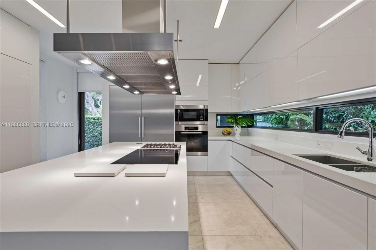 610 Harbor Cir , Key Biscayne, FL 33149 Photo