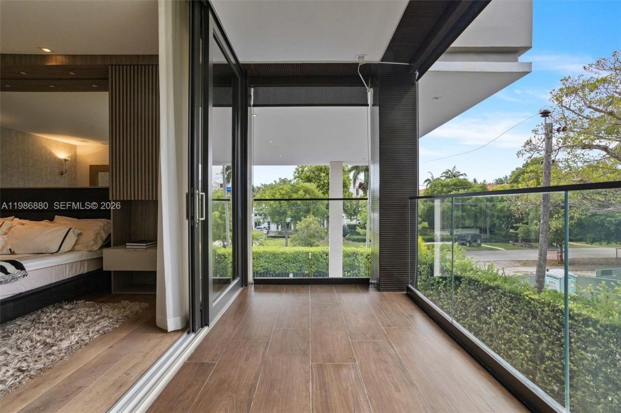 610 Harbor Cir , Key Biscayne, FL 33149 Photo