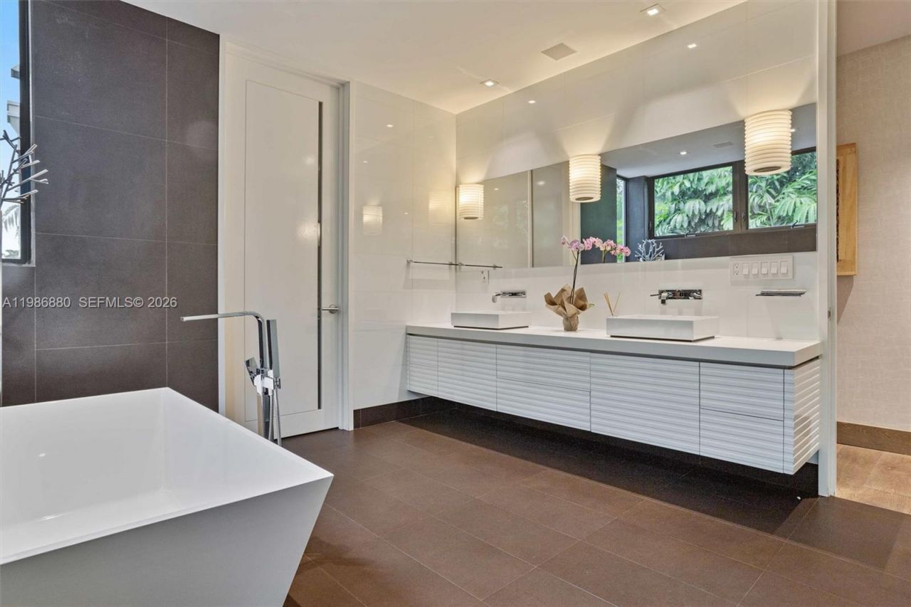 610 Harbor Cir , Key Biscayne, FL 33149 Photo