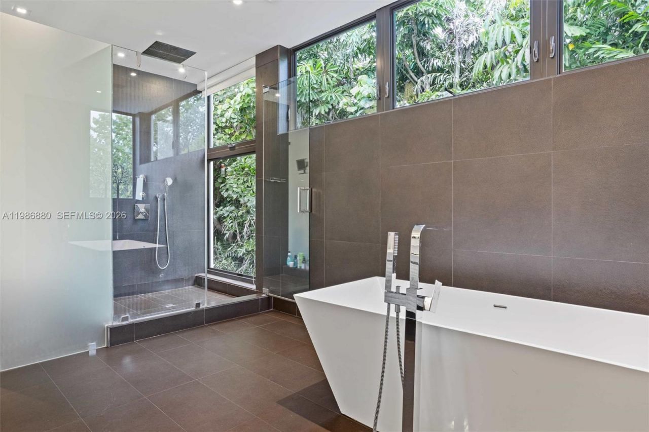 610 Harbor Cir , Key Biscayne, FL 33149 Photo