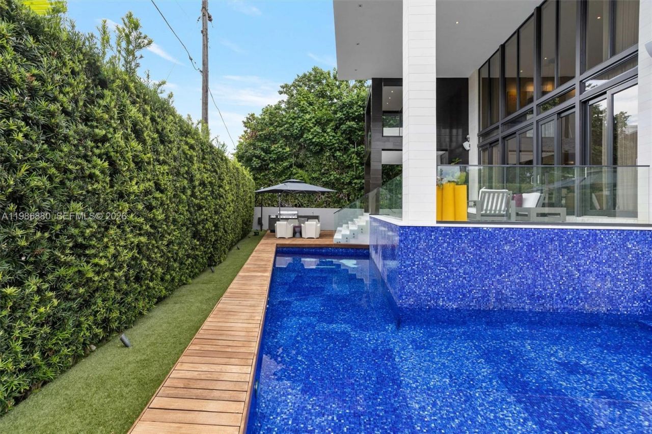 610 Harbor Cir , Key Biscayne, FL 33149 Photo