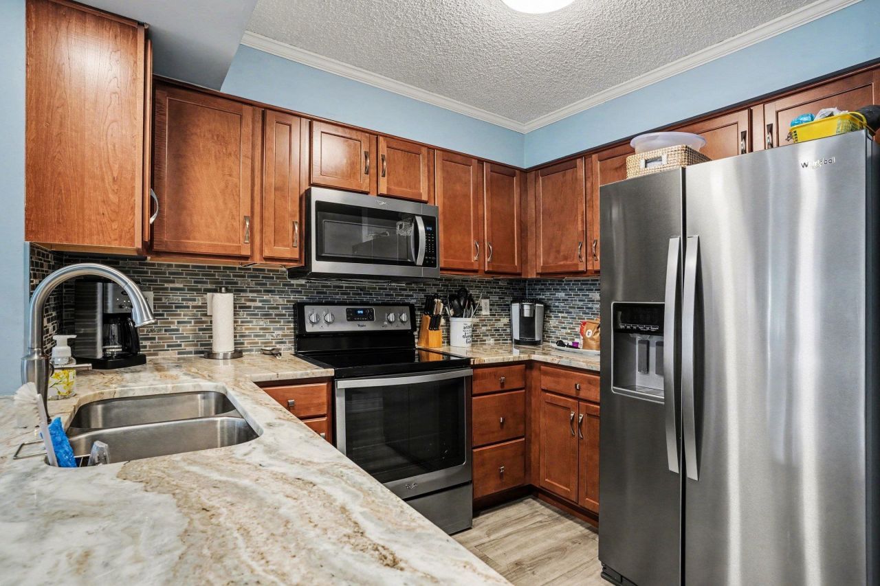 9581 Shore Dr. Photo 10