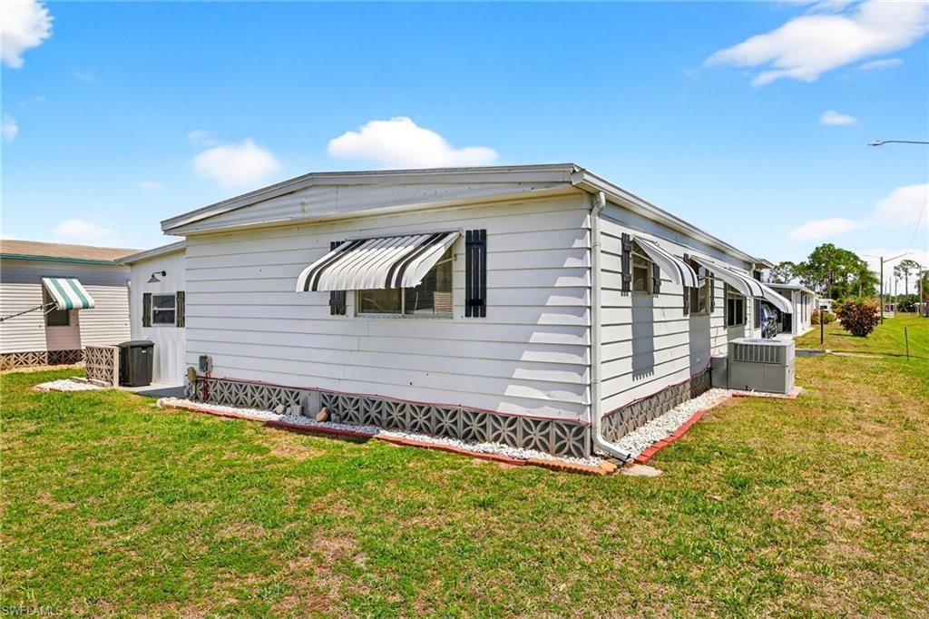 860 Moonlight Dr, North Fort Myers, FL 33917 Photo