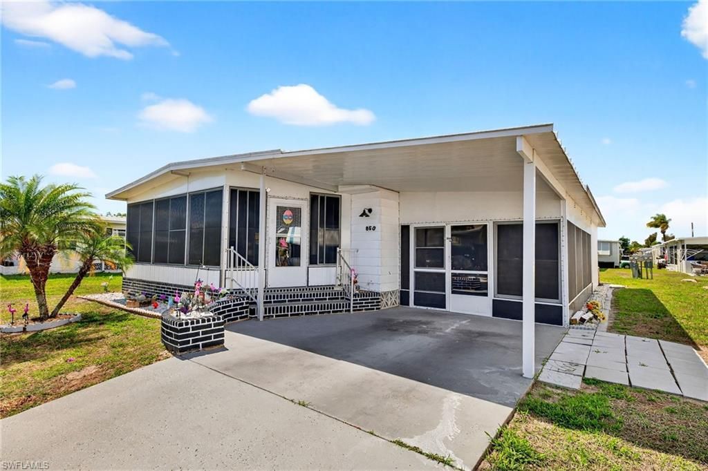 860 Moonlight Dr, North Fort Myers, FL 33917 Photo