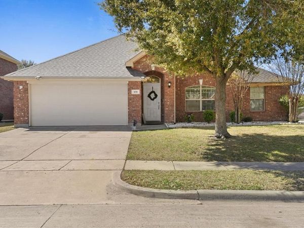 919 Fleetwood Cove Drive, Grand Prairie, TX 75052