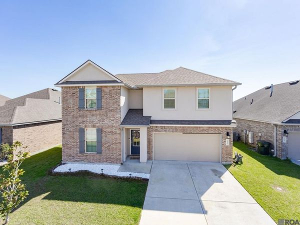 7520 Scarlet Oak Dr, Gonzales, LA 70737