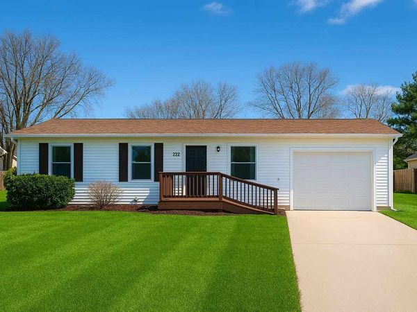 222 Northside Dr, West Branch, IA 52358