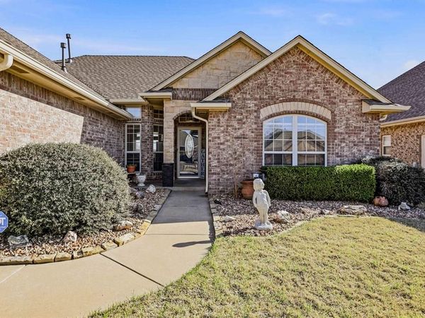 9032 NW 79th Terrace, Yukon, OK 73099