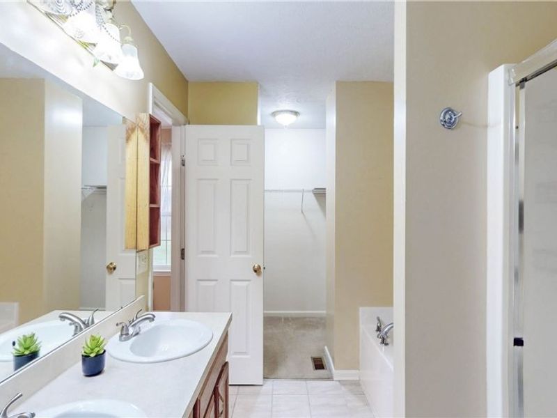 2162 Thornbury Lane, Akron, OH 44319 Photo 10