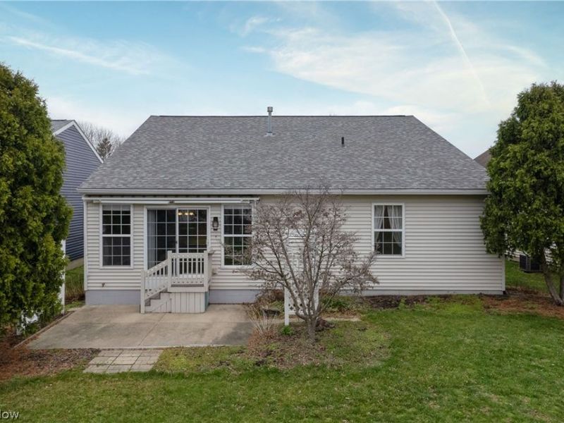 2162 Thornbury Lane, Akron, OH 44319 Photo 2